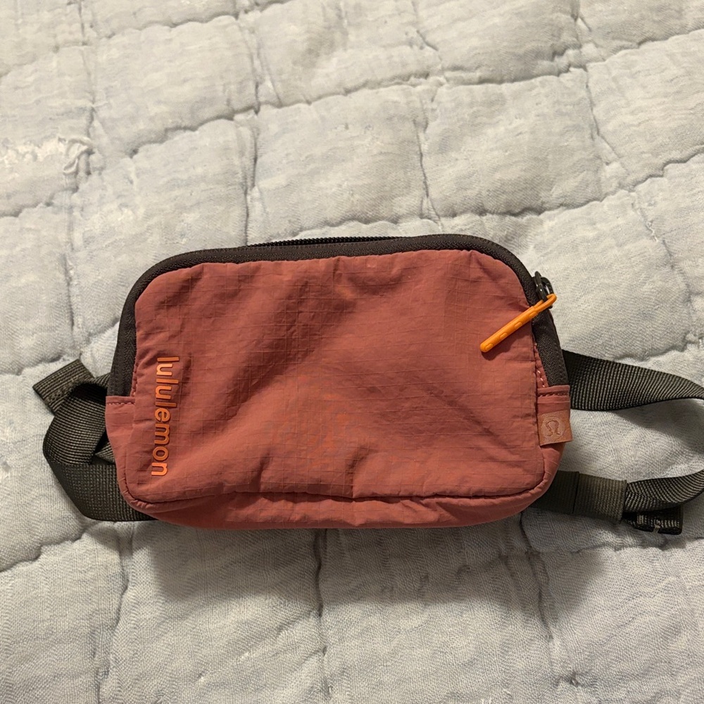 Lululemon everywhere belt bag mini